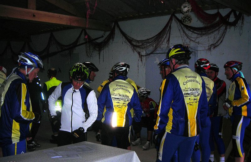 2010-05-09 03 Kerroch Attente depart.JPG